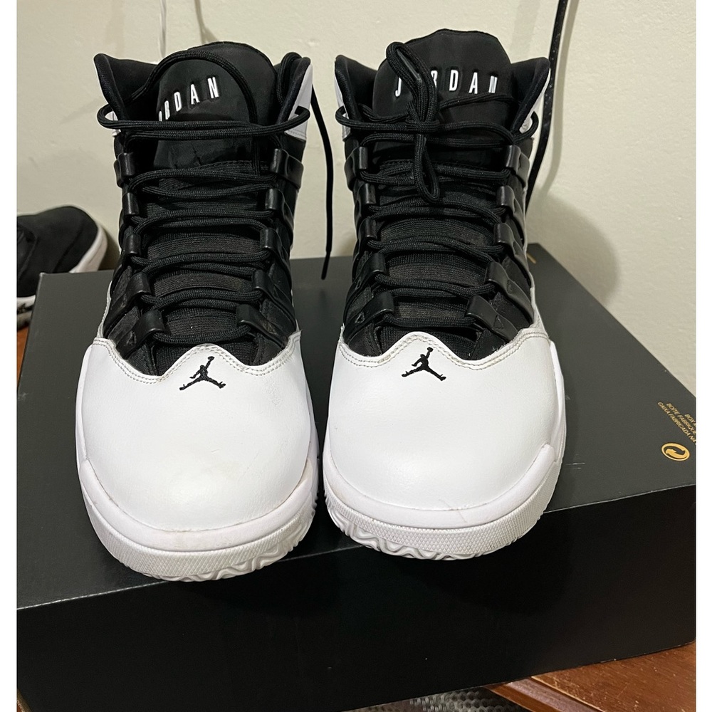 Jordan Max Aura, white and black , size 11.